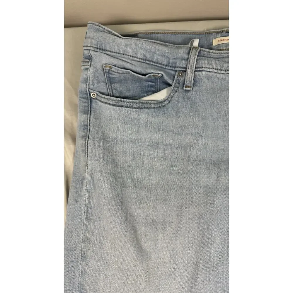 Levi’s 314 Shaping Straight Jeans Women’s W32 L32 Light Wash Stretch Denim
